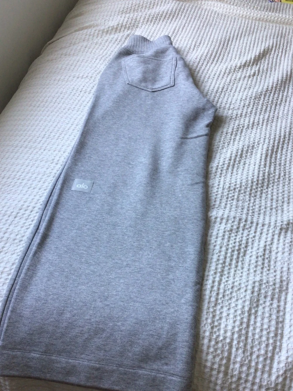 ALO Yoga Light Gray sweatpants